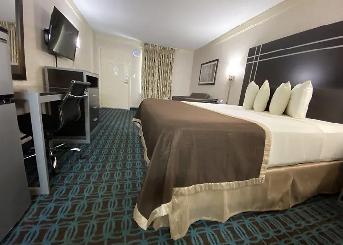 Deluxe Inn - Fayetteville I-95